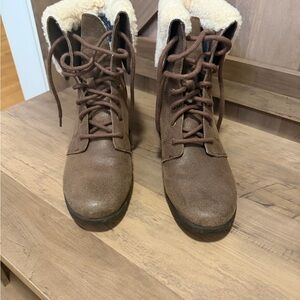 UGG® Women's Zea Leather Uptown Wedge Boots Size 11